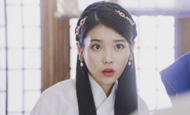 image of 30 Ide Gaya Makeup IU untuk Inspirasi Kamu!!